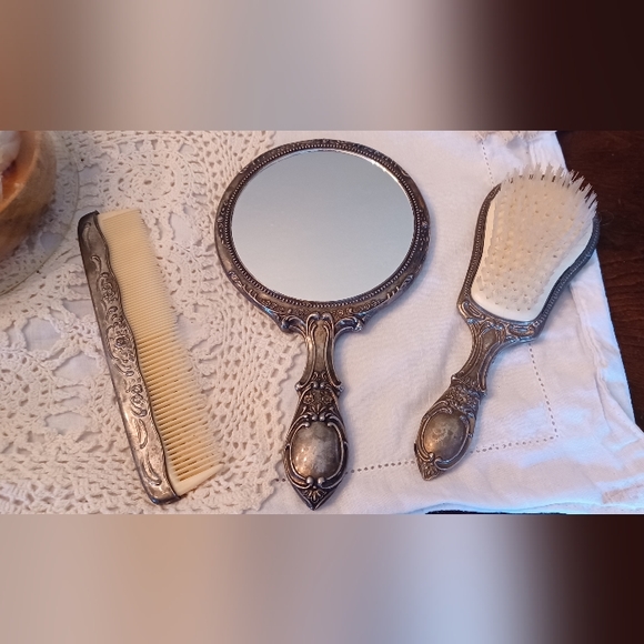 Antique silver HEAVY 3 piece vanity set Mirror Brush and Comb - Picture 4 of 5